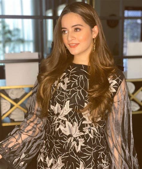 Aiman Khan Beautiful Pictures Wearing Her Own Clothing Brand Beautiful