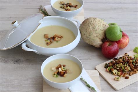 Vegane Apfel Sellerie Suppe Mit Kr Uter Croutons Dein Homespa