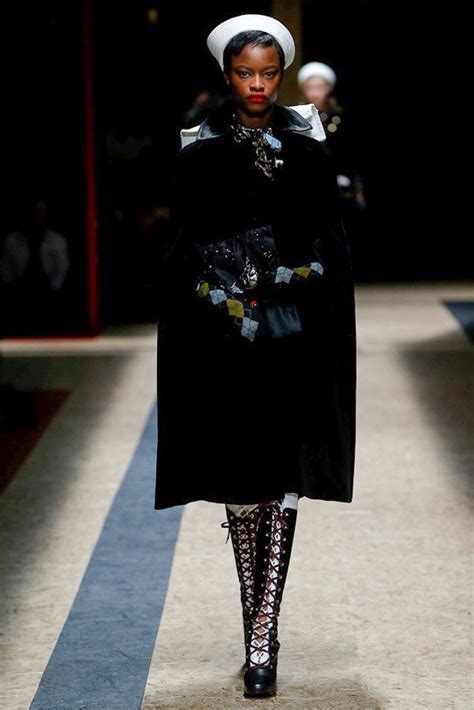 Prada Fall 2016 Ready To Wear Fashion Show Vogue Idées De Mode