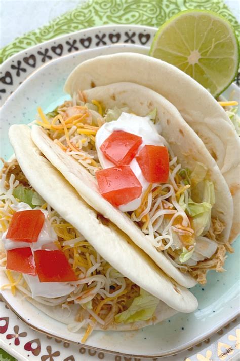 Crockpot chicken taco chili is easy to make and will be your new favorite crockpot recipe! Crockpot Chicken Tacos - Foodtastic Mom