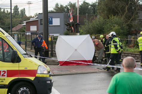 16 Jarig Meisje Gegrepen Door Trein Het Belang Van Limburg