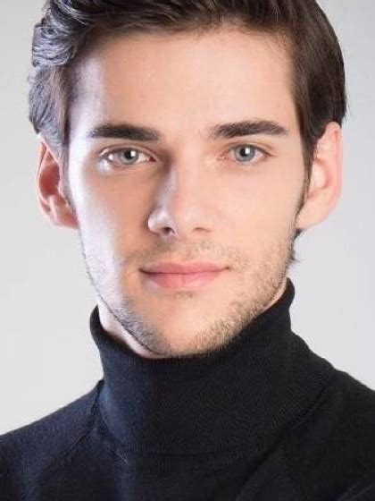 He is a former student at las encinas, who infected marina nunier with hiv while she was underaged. Álvaro Rico - AdoroCinema