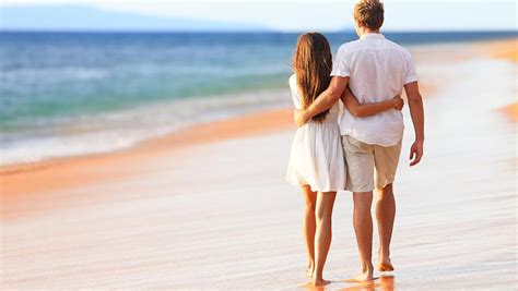8 Mistakes Couples Make When Planning Their Honeymoon Romantic Beach Photos Honeymoon