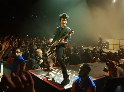 Billie Joe Armstrong Guitars And Gear List 2023 Guitar Lobby