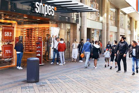 It is located in the south of the shopping street westenhellweg. Händler und Kunden in Dortmund freuen sich, dass Geschäfte ...