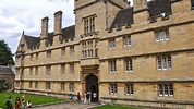 Oxford University's Wadham College honours A-level offers - BBC News