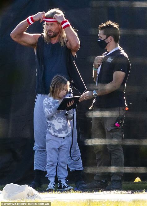 Thor Love And Thunder Le Nuove Foto Dal Set Mostrano Chris Hemsworth