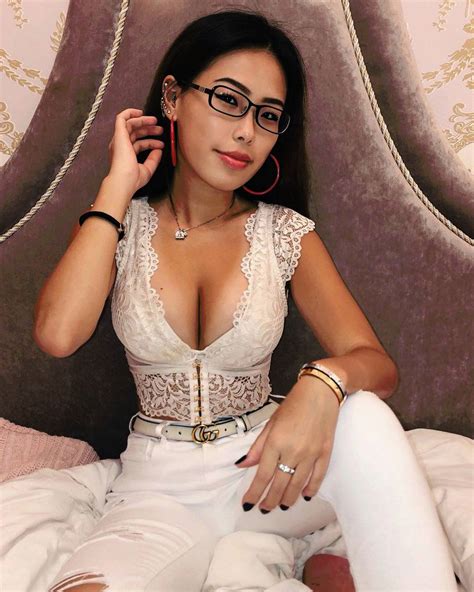 Busty With Glasses Scrolller