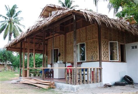 The name of the primitive nipa hut is actually based on the spanish walls are made of nipa leaves or bamboo slats and the floor is made of finely split resilient bamboo. A Step-by-Step Guide in Building Bahay Kubo - Balay.ph