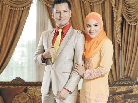Datuk seri aliff syukri pasti ramai yang membayangkan kehidupan serba mewah yang dimilikinya. Gambar Dato Aliff Syukri dan Isteri | Azhan.co