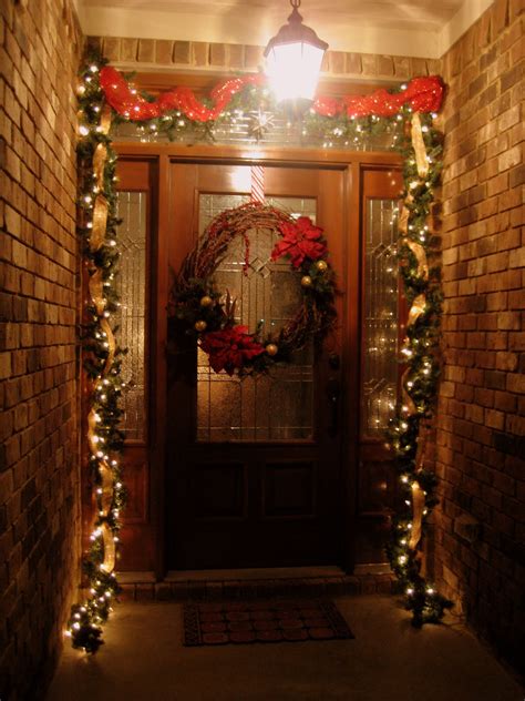 35 Front Door Christmas Decorations Ideas