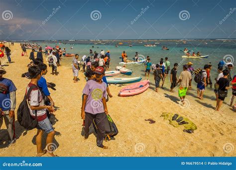 Bali Indonesia March 11 2017 Unidentified People Enjoying The