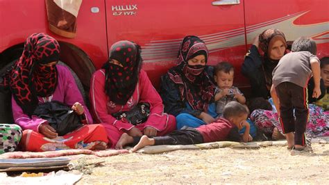 As Noose Tightens Around Isis In Iraq Civilians Flee Hunger And Cold