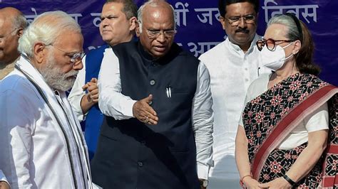 Mallikarjun Kharge Likens PM Narendra Modi To Poisonous Snake BJP