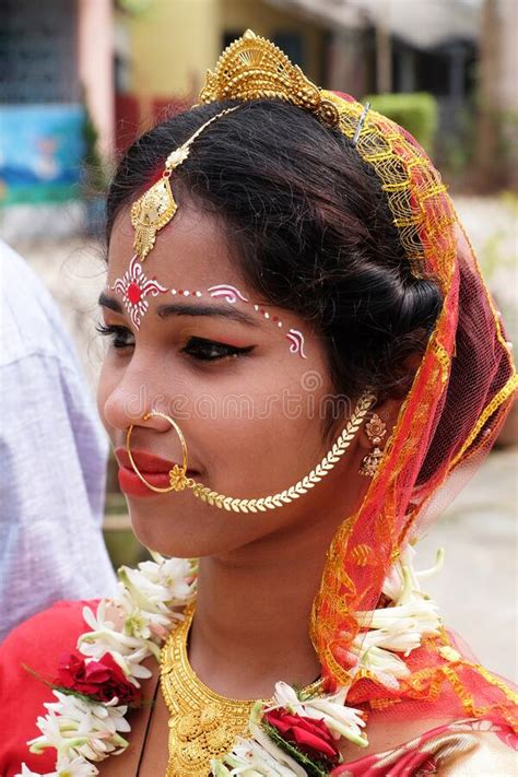 Portrait Of Bride At Wedding In Kumrokhali India Editorial Stock Image Image Of Colourful