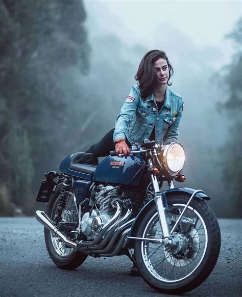 40 Ideas Women Motorcycle Photography With Cafe Racer Poses Look Pro