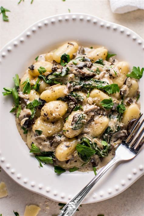 Creamy Mushroom and Spinach Gnocchi | Healthy recipes, Cooking recipes ...