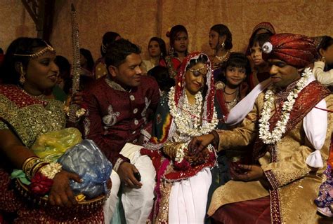 Pakistans Sindh Province Allows Hindu Marriages To Be Registered Bbc News