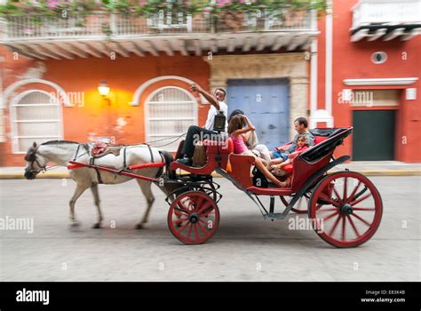 Paseo En Coche Horse Drawn Carriage Tour Through The Streets Of The Old