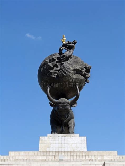 Arco De La Neutralidad Del Monumento Turkmenistán Imagen de archivo