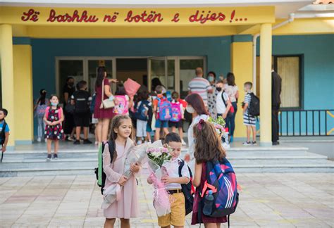 Migrimi dhe lindshmëria e ulët mbyllin shkollat rurale në Shqipëri