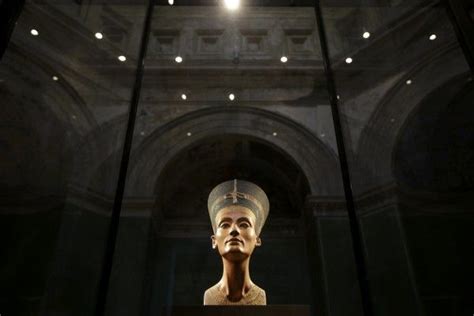egypt finds clues that queen nefertiti may lie buried behind tut s tomb nefertiti tomb queen