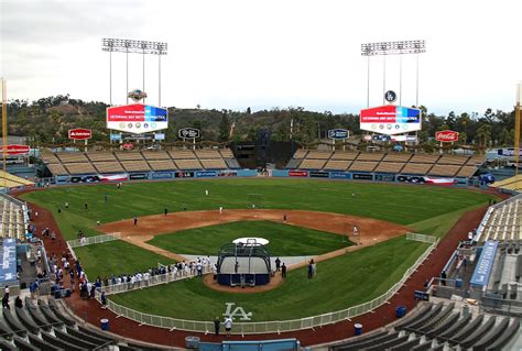 Dodgers Honor Veterans In Grand Style Think Blue La