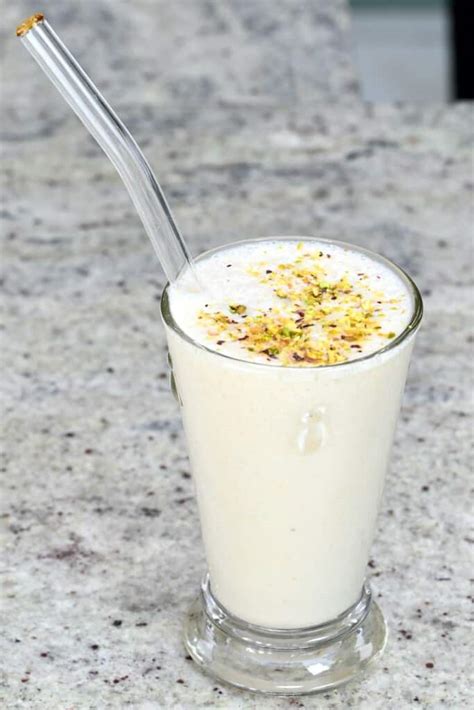 How To Make A Banana Milkshake Without Ice Cream Variations