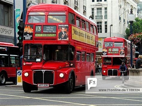 29 typisch deutsche klischees auf wahrheit getestet. Doppeldecker roten Busse, Oxford Circus, London. England, UK