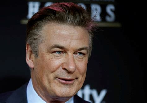 Alec Baldwin Blijft Ondanks Vervolging Hoofdrolspeler In Rust Foto Adnl