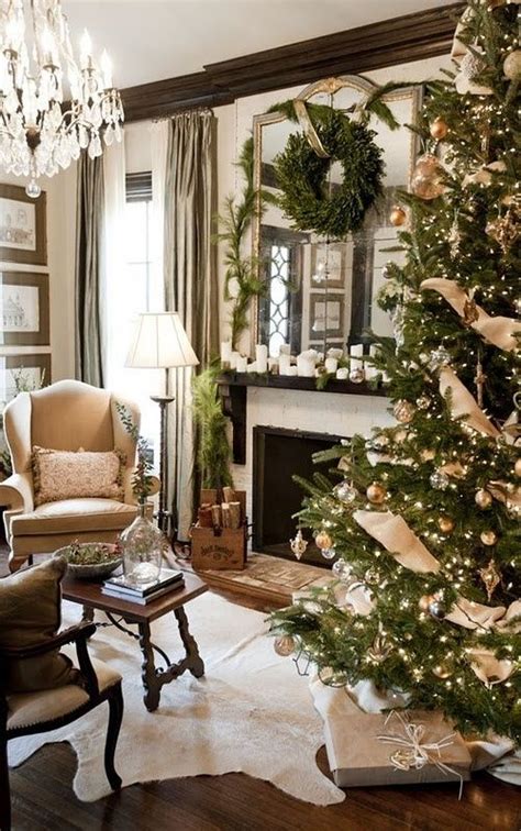 A dining room is a perfect place to impress your guest, so, check out this list and be whether you want that modern or traditional style, get inspiration with these classy ideas and create that inviting place for your dining room. 44 Refined Gold And White Christmas Décor Ideas - DigsDigs