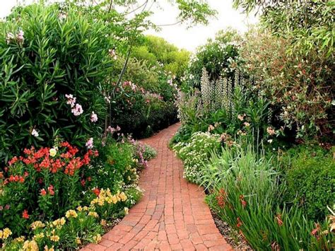 51 Beautiful Small Cottage Garden Ideas For Backyard Inspiration