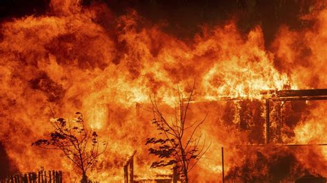 Bagaladi, vasto incendio brucia l'aspromonte. Incendio en el norte de California, el más grande en la ...