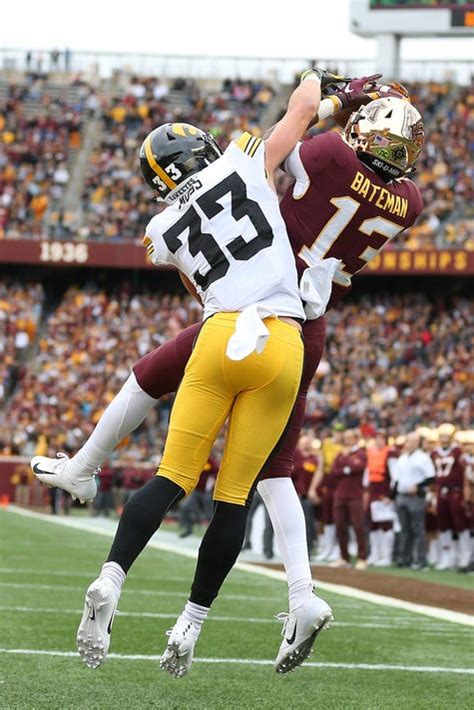 Iowa Football Anthony Nelson Riley Moss Get Big Ten Defensive Honors