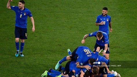 Seluruh babak penyisihan grup euro 2020 telah menyelesaikan semua pertandingan, sebanyak 16 tim telah memastikan diri akan berlaga di babak 16 besar. Langkah Mulus Italia ke 16 Besar Euro 2020 Diwarnai Isu Tak Sedap Ada Kecemburuan Antar Pemain ...