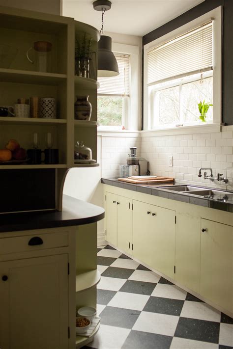 Work It Classic Black And White Checkered Kitchen Floors Looking Fantastic — Checkered Floor