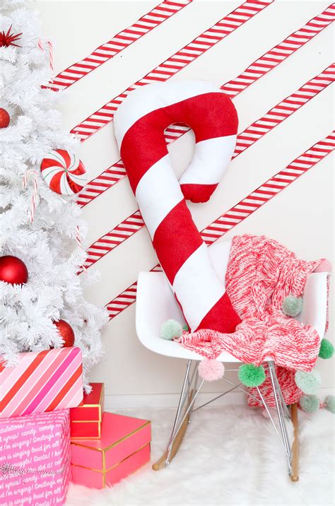 14 Diy Candy Cane Christmas Crafts To Repeat Shelterness