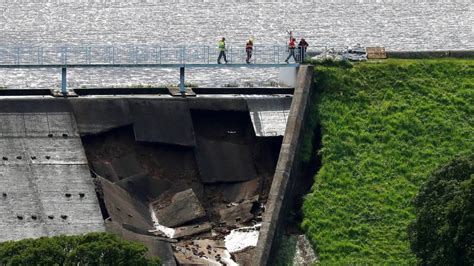 Live Updates Whaley Bridge Evacuated As Dam Wall Collapses Bbc News