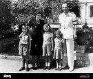 Queen Mother Elizabeth Bowes-Lyon with family Stock Photo - Alamy