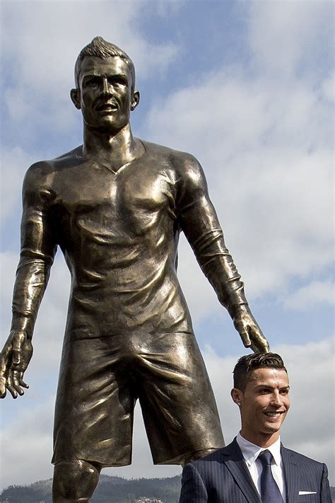 An infamous bust of cristiano ronaldo mocked for its resemblance to former sunderland striker niall quinn and the head from art attack has been replaced by a new model. Download Ronaldo Statue Gallery