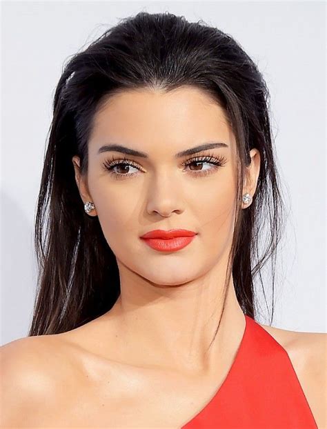 This Is The Coolest Way To Wear Red Lipstick Right Now Kendall Jenner Face Kendall And Kylie
