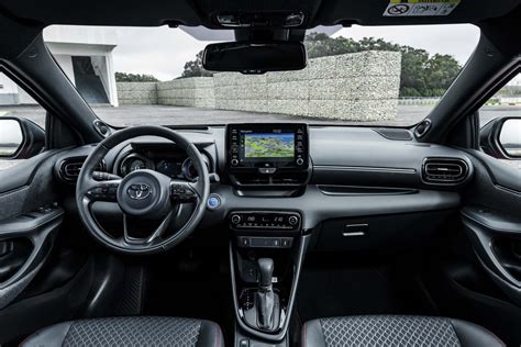 Fotos Toyota Yaris Hybrid Dos Volumenes 2020