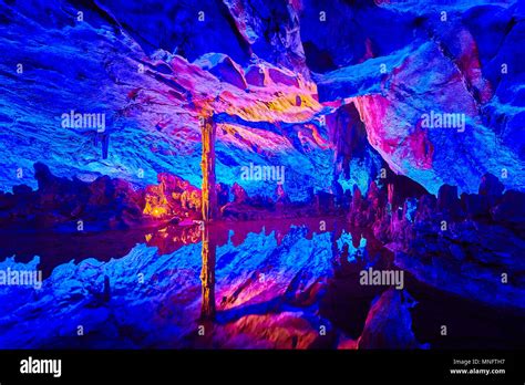 Reed Flute Cave Fotos Und Bildmaterial In Hoher Auflösung Alamy