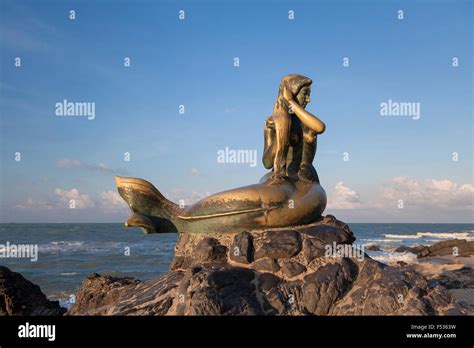 Statue Der Goldenen Meerjungfrau Samila Beach Im Abendlicht Songkhla