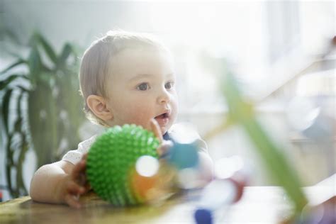 What Are The Best Baby Toys For Ages 0 To 6 Months