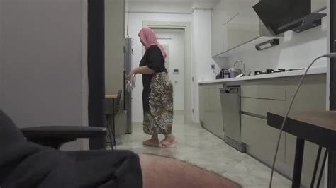 Caught Wanking Off While Eyeing My Yam Sized Booty Hijab Maid