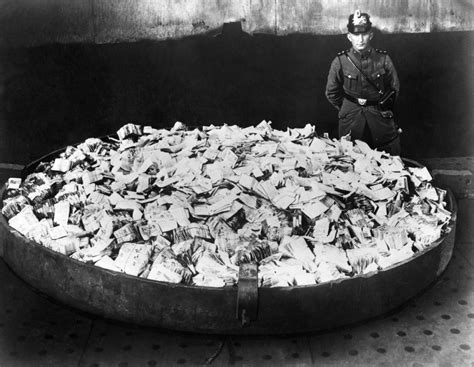Energy prices made one of the highest upward contributions (9.4 percent vs 10 percent in may) due to low base effects from last year. Inflation 1923: Ein Ei für 320000000000 Mark - Magazin ...