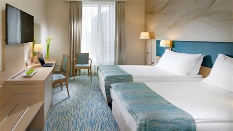 Holiday inn prague enjoys a quiet location, a few steps away from vysehrad castle and park. Holiday Inn Prague Presents Newly Refurbished Rooms ...