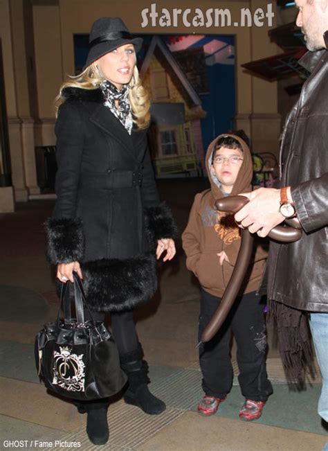 PHOTOS Gretchen Rossi And Slade Smiley Go Christmas Shopping With