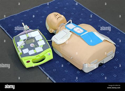 Aed Device Hi Res Stock Photography And Images Alamy